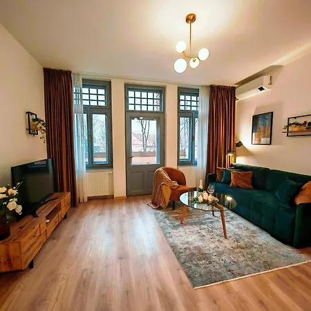 Beatrice Old Town With 1 Free Private Parking Apartment