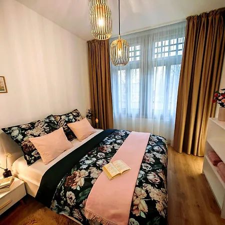Beatrice Old Town With 1 Free Private Parking Апартаменти Кошице