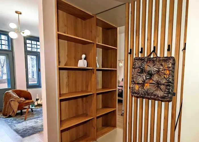 Beatrice Old Town With 1 Free Private Parking Apartment